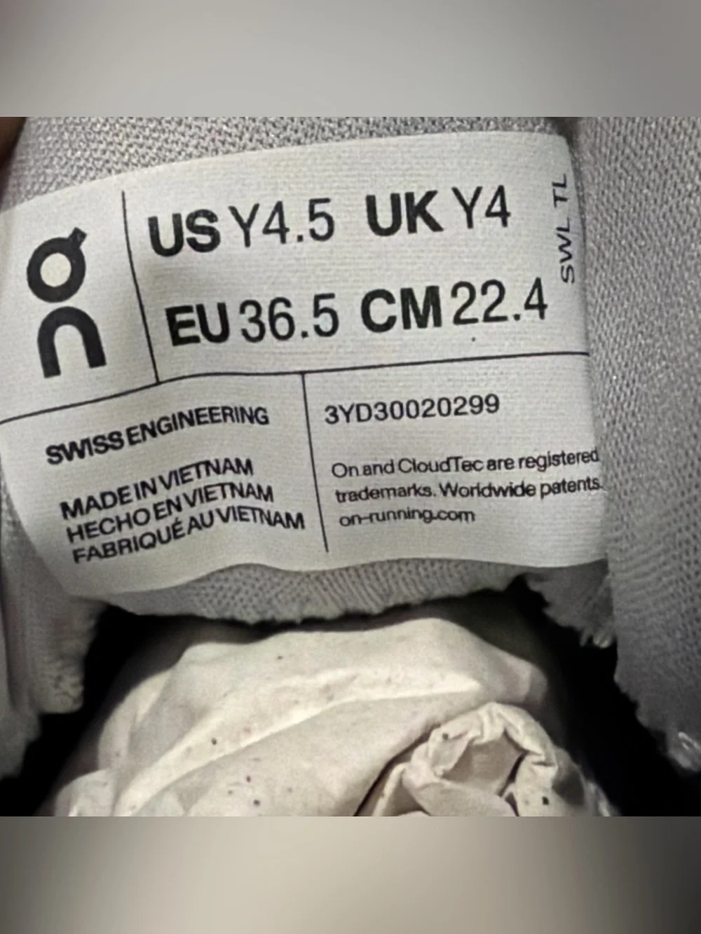 On Cloud Women’s Size 6 Cloudhero Mid Waterproof Shoes Sneakers Youth 4.5 NEW